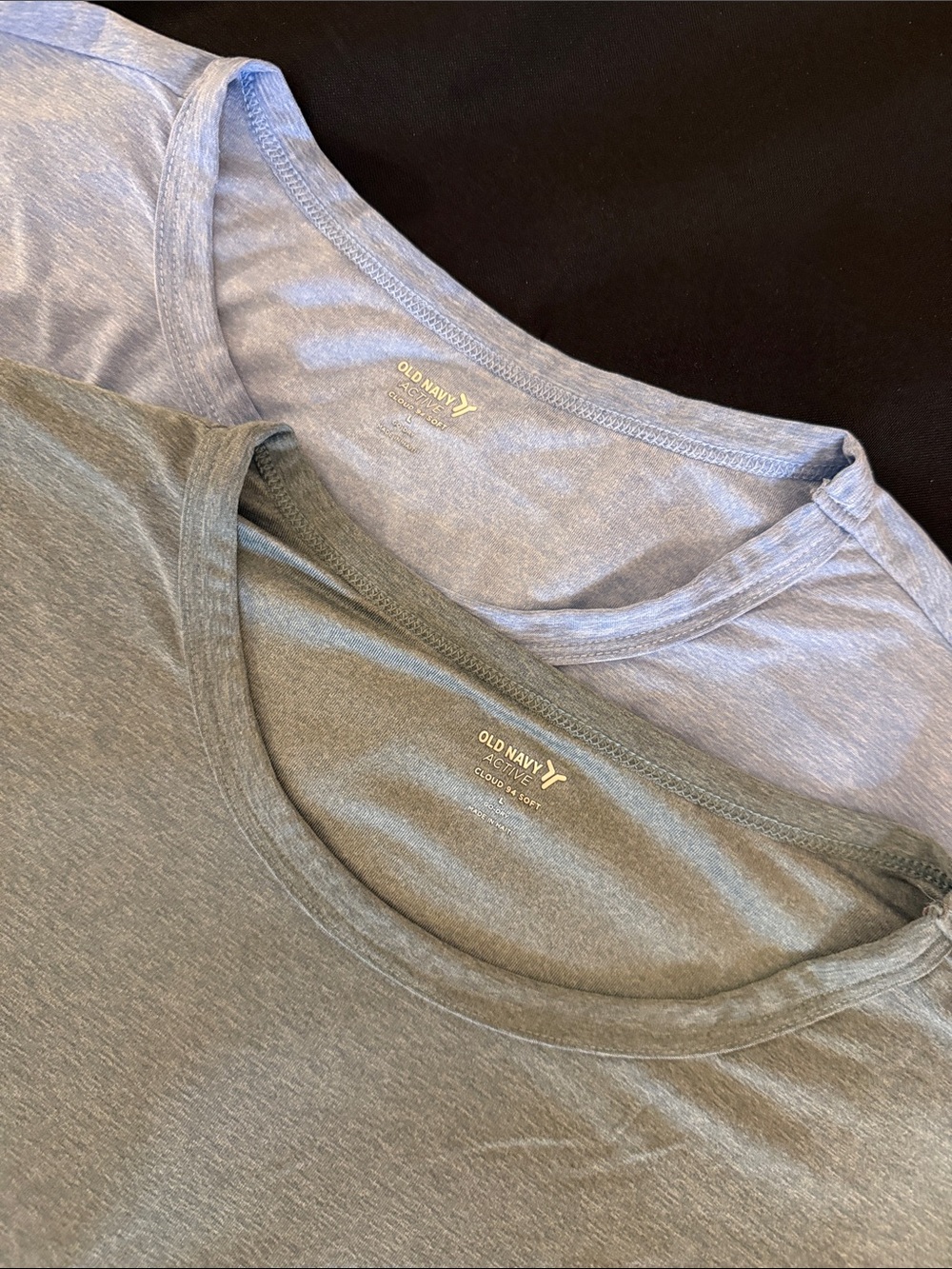 Old Navy Set of 2 Short-Sleeve Crew Neck T-Shirts in Light Blue and Gray Size L
